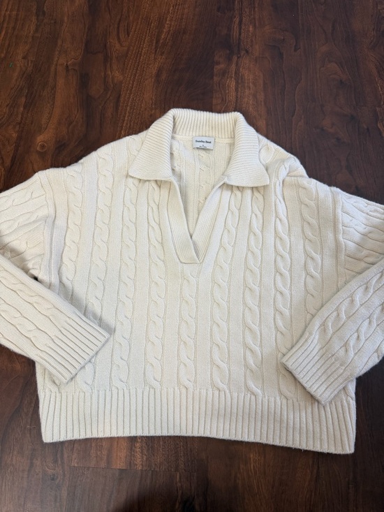 Aritzia Sunday Best Lottie Collared Cable-Knit V-Neck Sweater in Whisper White - Picture 5 of 10